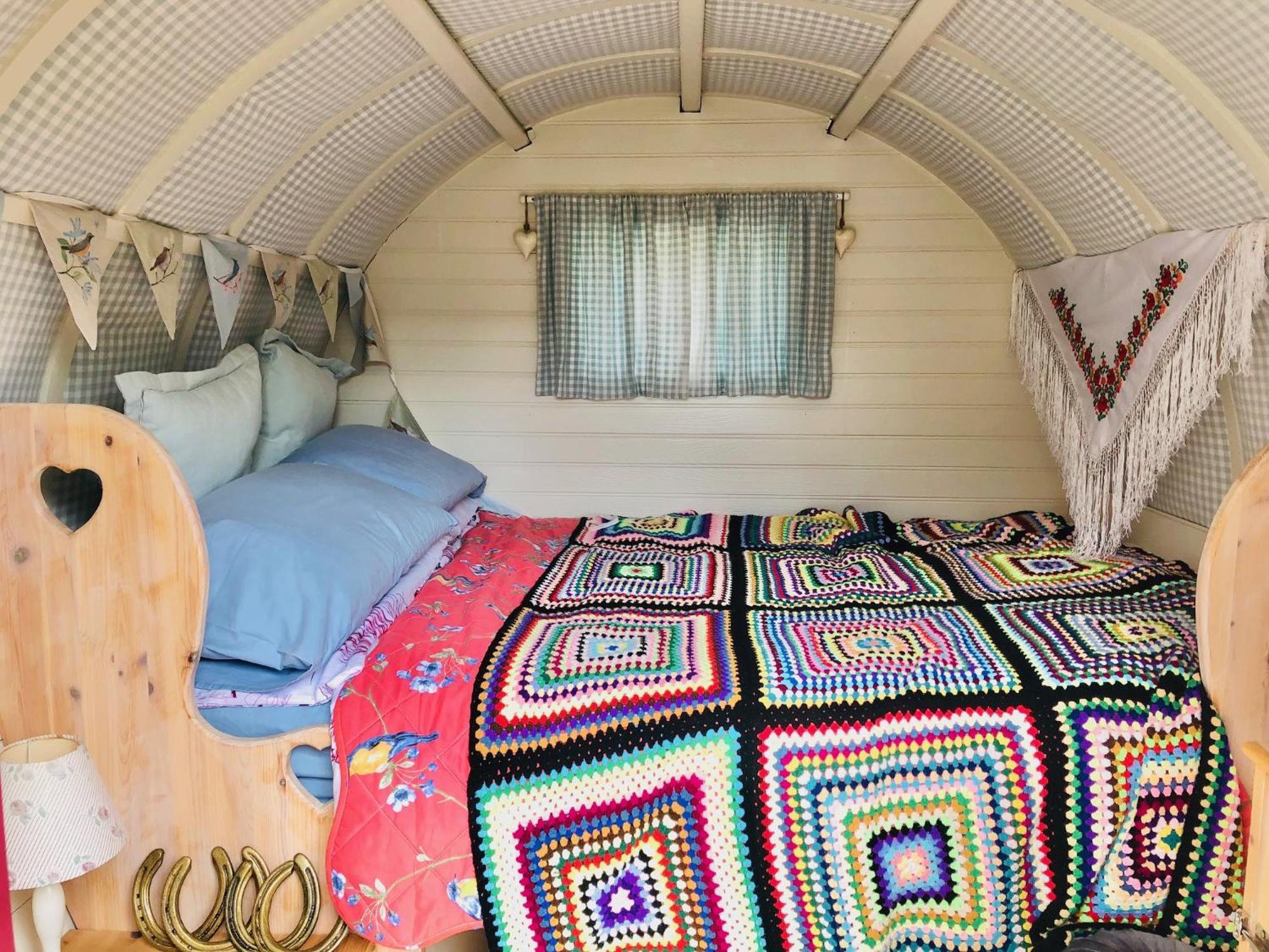 Bowtop Wagon At Lettoch Farm Keith Ngoại thất bức ảnh